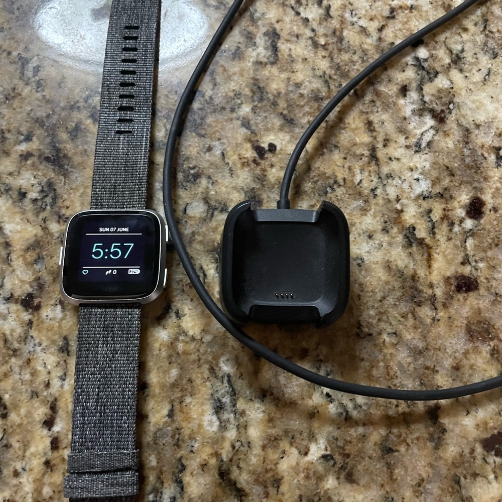 Fitbit Versa - Picture 4 of 5